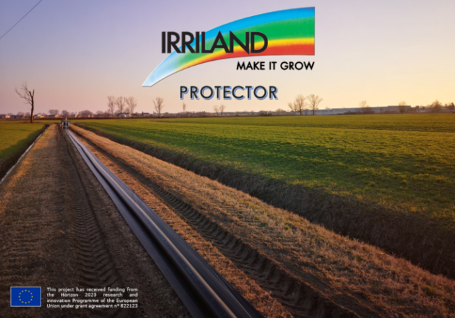 Protector Immagine di campo con una nuova con tubo irrigazione disteso, nella parte sopra logo Irriland Protector