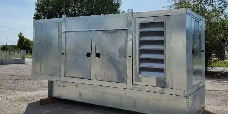 Gruppo elettrogeno metallico, di grandi dimensioni con involucro metallico